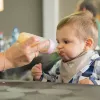 Nikidom krmící lžička s dávkovačem, oranžová