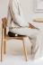PPV-02.36CAN_HiRes_PNG_RGB_VLUV_PIL+PED_STOV_Anthrazit_Mood_Sitting on chair_02