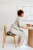 PPV-02.36CMA_HiRes_PNG_RGB_VLUV_PIL+PED_STOV_Macchiato_Mood_Sitting on chair_01