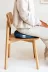 PPV-02.36CPE_HiRes_PNG_RGB_VLUV_PIL+PED_STOV_Petrol_Mood_Sitting on chair_02